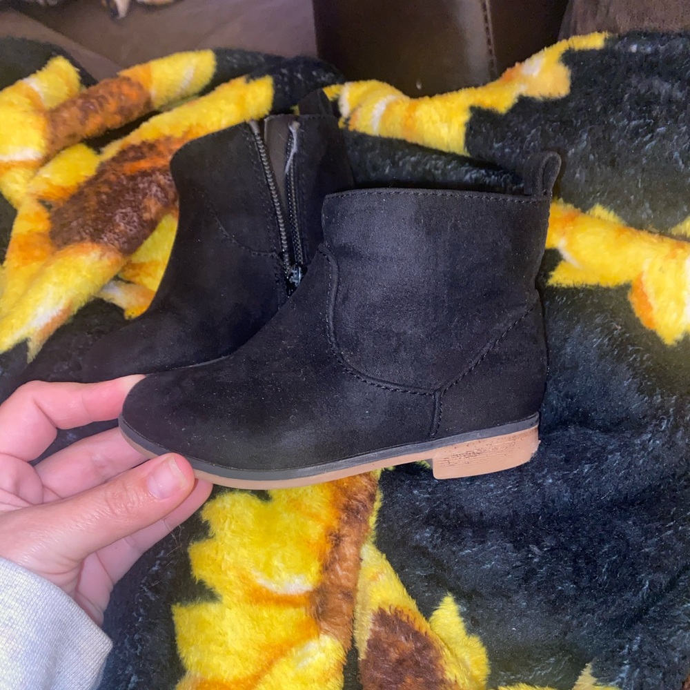Toddler boots black with zip inside size 6